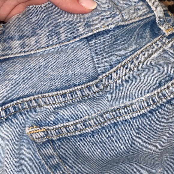 Agolde Parker vintage cutoff short light wash jean shorts with alterations - Picture 5 of 8